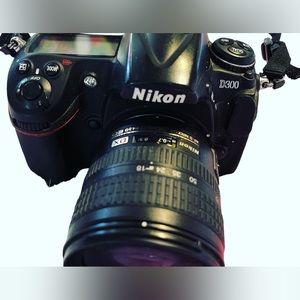 Nikon D300 DSLR  in great condition.Perfect for a beginner photographer